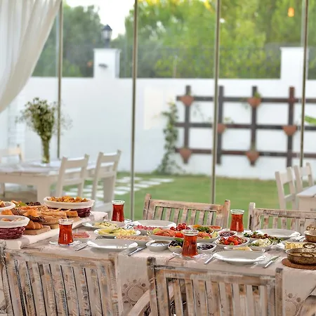 Blanche Hotel *