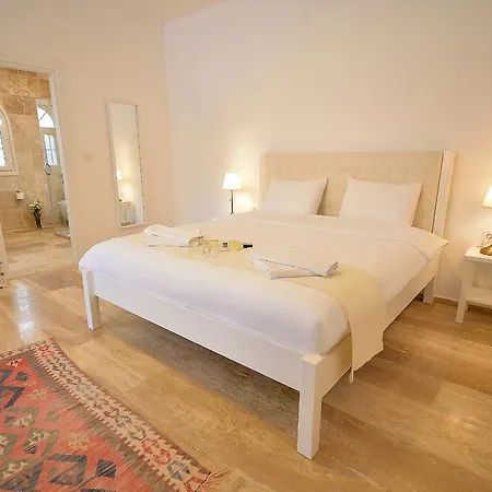 Blanche Hotel